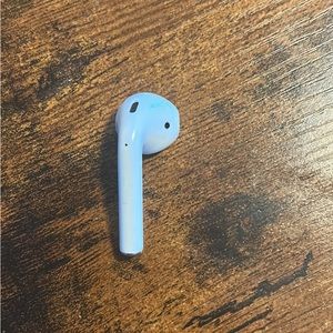 Apple 2nd Gen AirPods - RIGHT EARBUD ONLY
